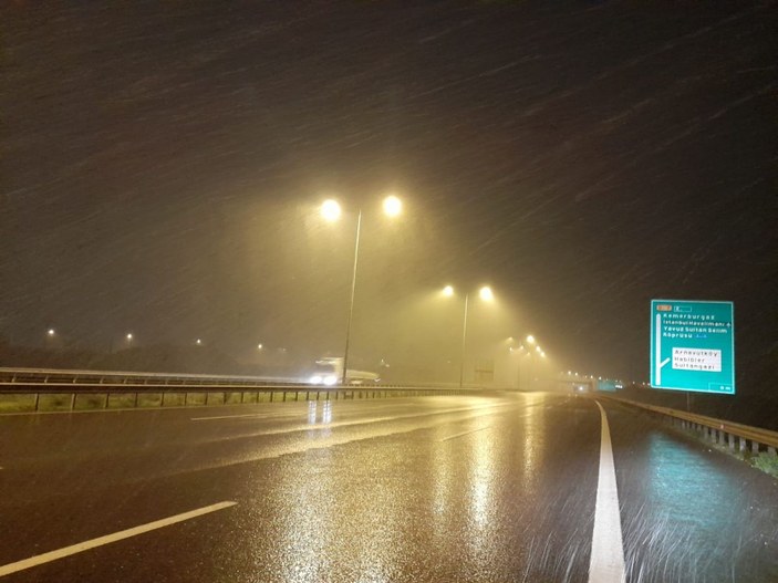 İstanbul'un yüksek kesimlerinde kar yağışı etkili oldu -5