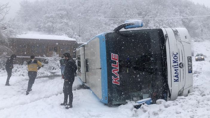 Zonguldak’ta yolcu otobüsü devrildi; yaralılar var (1) -1