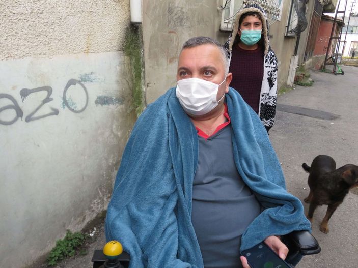 d Kadıköy'de yangın; Yürüme engelli kişiyi komşuları dışarı çıkardı -9