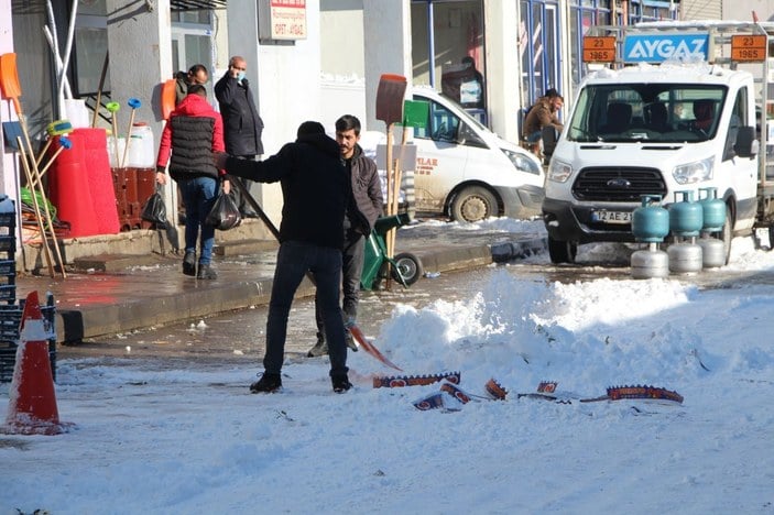 Karlıova'da kar yağışına rağmen 'kuraklık' korkusu -5
