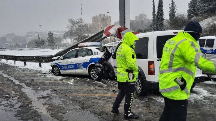 Fatih Sultan Mehmet Köprüsü girişinde iki polis aracı çarpıştı: 3 yaralı -3