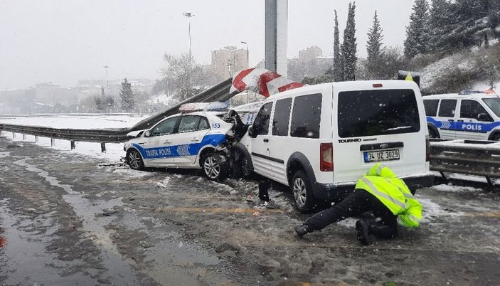 Fatih Sultan Mehmet Köprüsü girişinde iki polis aracı çarpıştı: 3 yaralı -1