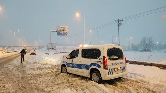 Düzce'de, TEM yolu İstanbul yönü ulaşıma kapandı  -6