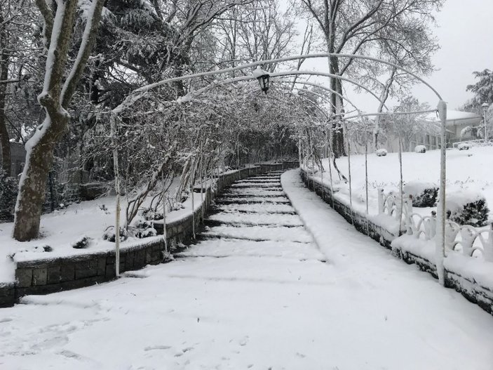 İstanbul’da kar etkisini artırdı, Çamlıca Tepesi’nde kar kalınlığı 20 santime ulaştı -7