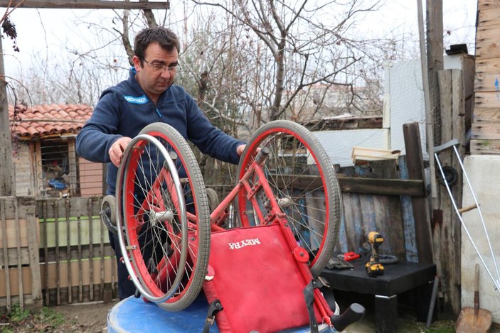 Bozuk tekerlekli sandalyeleri ihtiyaç sahipleri için onarıp hediye ediyor -3