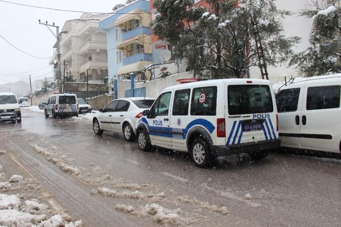 Silahını temizlerken yanlışlıkla kendini vurdu -1