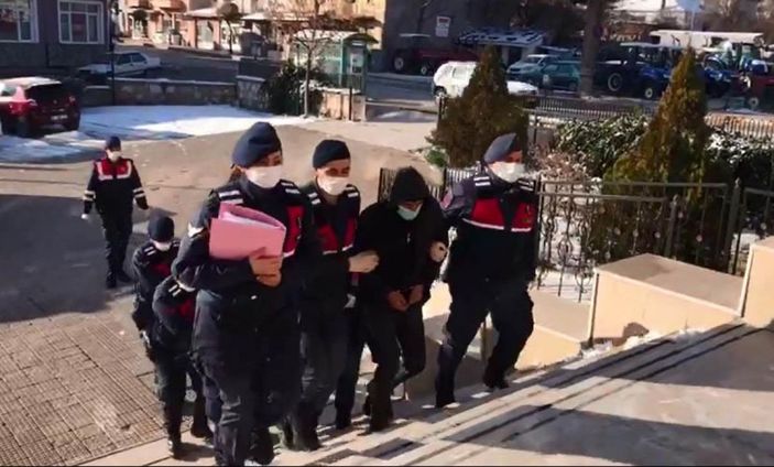 Çalıştıkları fabrikadan 25 ton yakıt çaldılar -2