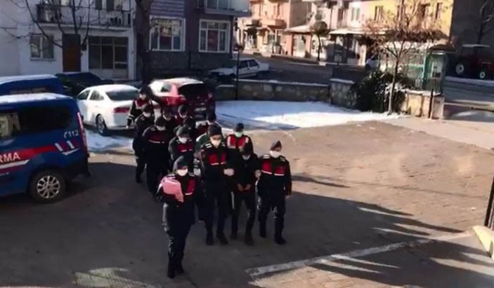 Çalıştıkları fabrikadan 25 ton yakıt çaldılar -1