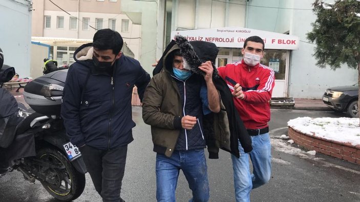 Şişli'de binadan üzerine buz sarkıtı düşen kişi yaralandı -5