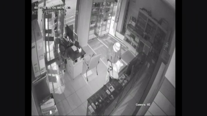Şırnak'ta hırsızlık anı kamerada; üniversitelinin tezi olan bilgisayarı da çaldılar -1