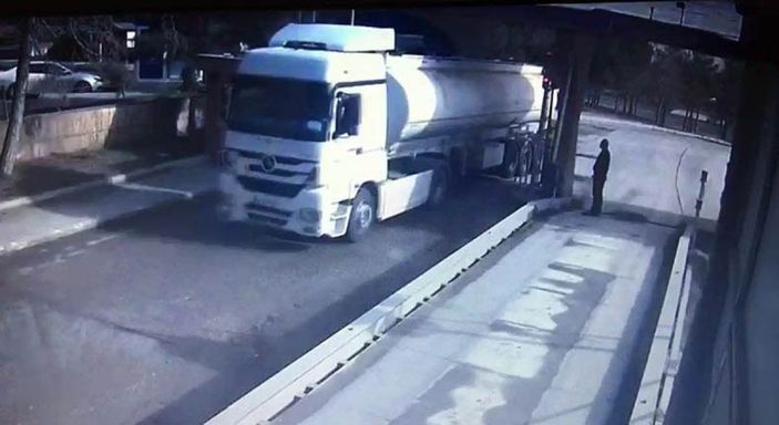 d Çalıştıkları fabrikadan 25 ton yakıt çaldılar -3