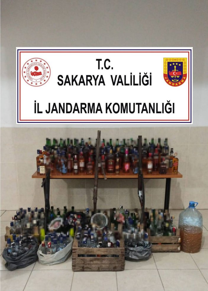 Sakarya’da 227 şişe kaçak içki ele geçirildi -1
