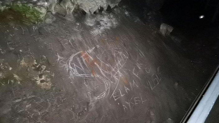Bursa'da 3 milyon yıllık mağaranın duvarlarını yazılarla kirlettiler