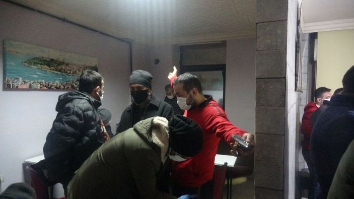 Kısıtlamada iş yerinde kumar oynayan 16 kişiye, 72 bin 872 lira ceza -3