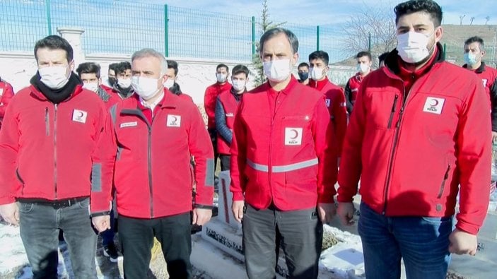 Elazığ'daki depremde hayatını kaybedenler, mezarları başında anıldı -5