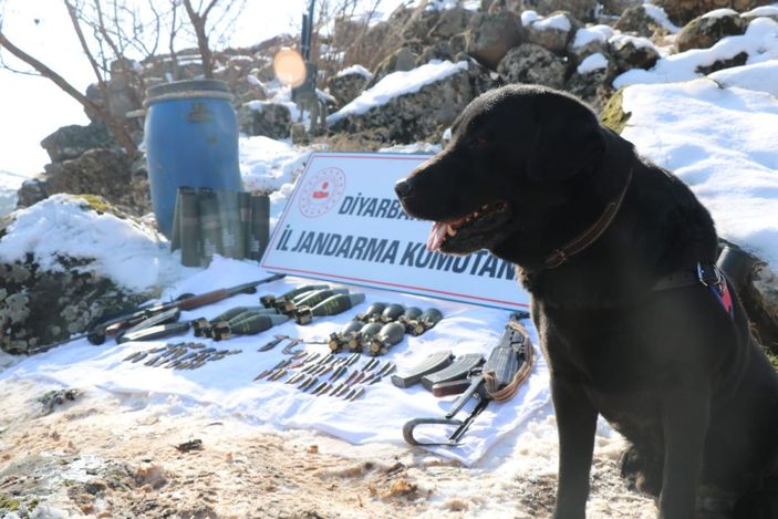 Teröristin üzerindeki kroki, toprağa gömülü mühimmatı ortaya çıkardı -2