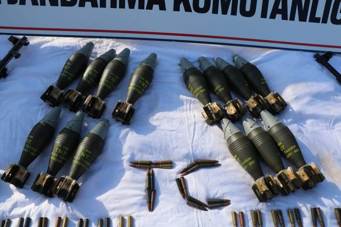 Teröristin üzerindeki kroki, toprağa gömülü mühimmatı ortaya çıkardı -3