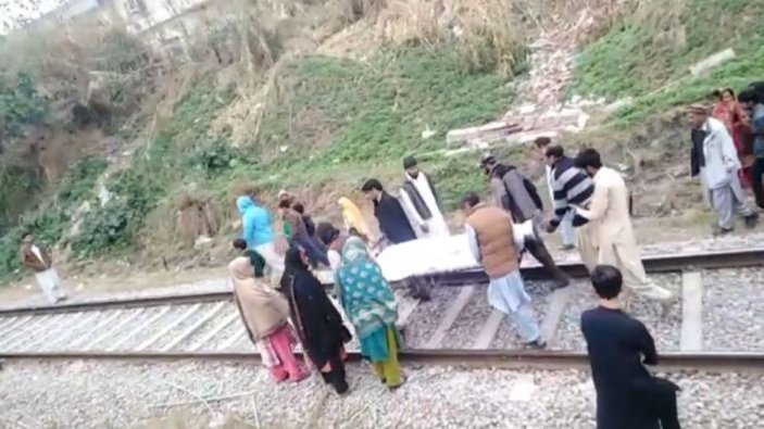 Pakistan'da TikTok videosu çekerken tren çarpan genç hayatını kaybetti -3