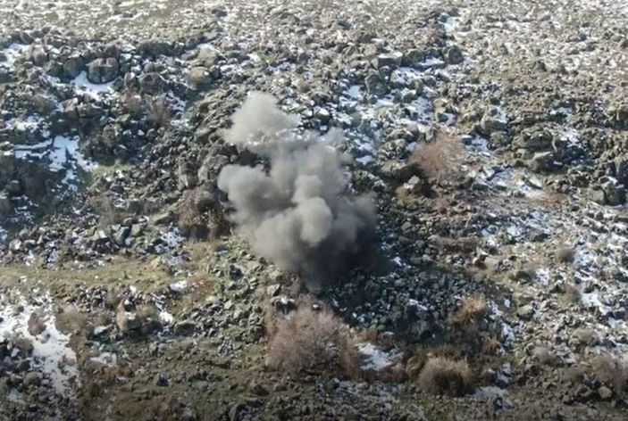 d Teröristin üzerindeki kroki, toprağa gömülü mühimmatı ortaya çıkardı -6