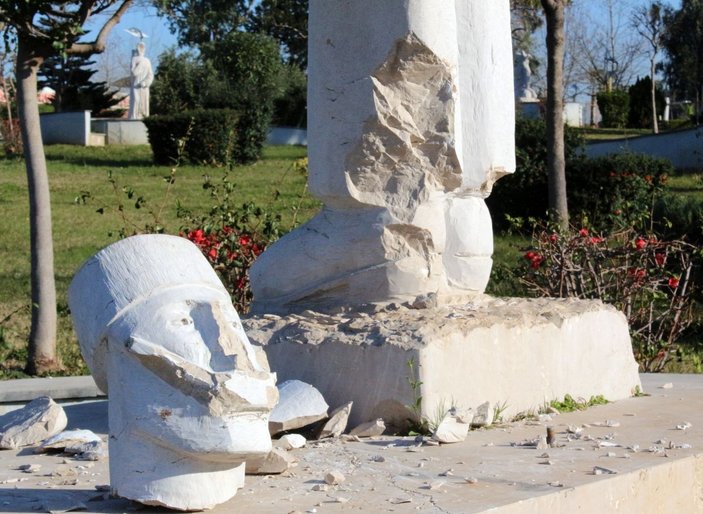 Antalya heykel saldırı