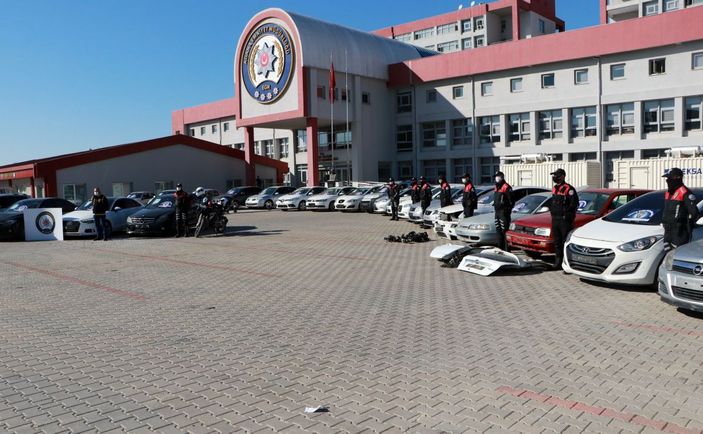 Adana merkezli 13 ilde oto hırsızlık şebekesine operasyon: 20 tutuklama -8