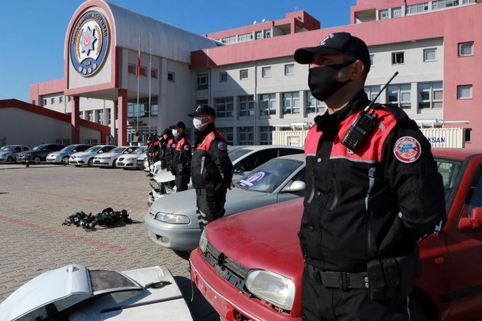 Adana merkezli 13 ilde oto hırsızlık şebekesine operasyon: 20 tutuklama -10