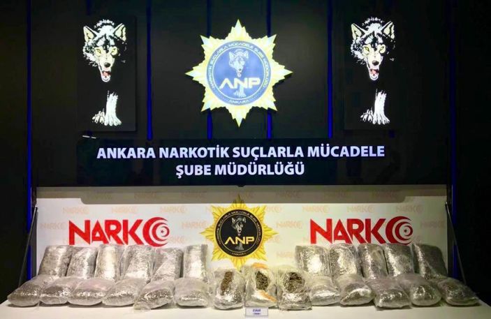 Polisin 'dur' ihtarına uymayan otomobilde 31 kilo uyuşturucu çıktı  -1