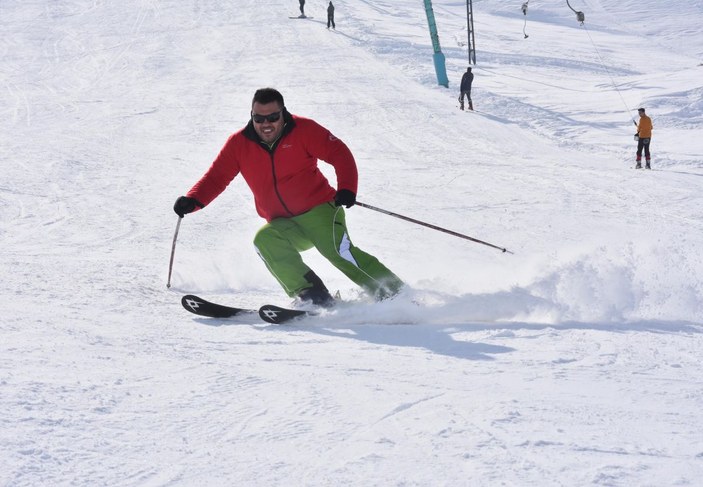 Bitlis’te kayak merkezleri açıldı, tatilciler akın etti -3