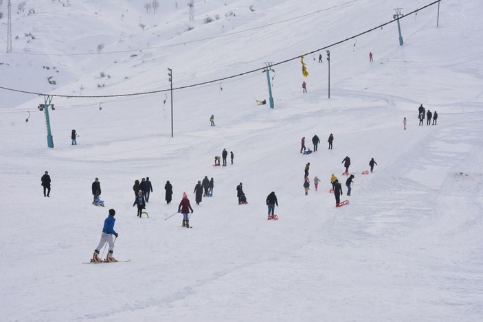 Bitlis’te kayak merkezleri açıldı, tatilciler akın etti -1