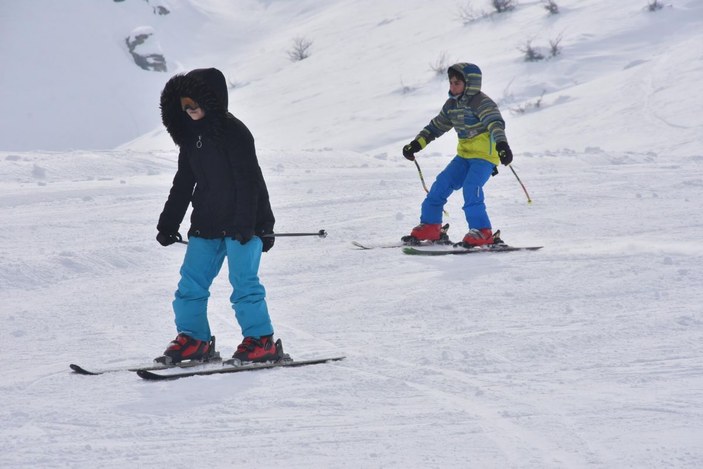 Bitlis’te kayak merkezleri açıldı, tatilciler akın etti -10
