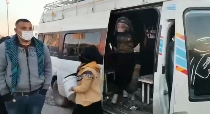 Adana'da 15 kişilik minibüsten 33 yolcu indi -3