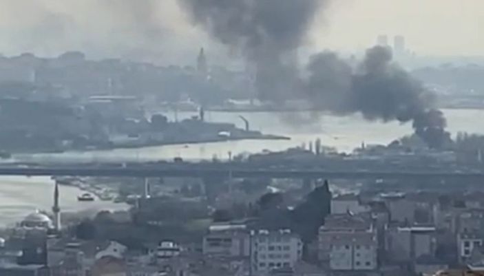 Fatih'te 2 katlı marangoz atölyesinde yangın -7