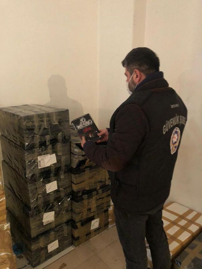 Pendik’te 11 bin 500 adet korsan kitap ele geçirildi -2