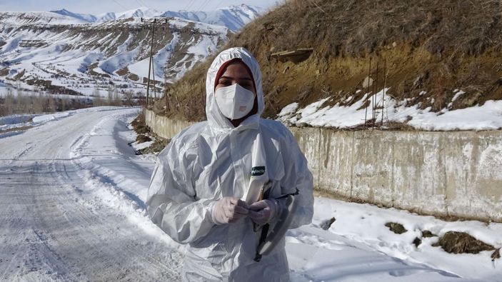 Yüksekova'da, sağlık ekipleri kar ve soğuk dinlemeden aşı yapıyor -9