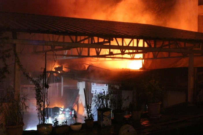 Şişli'de otoparkta yangın: Araçlar son anda kurtarıldı