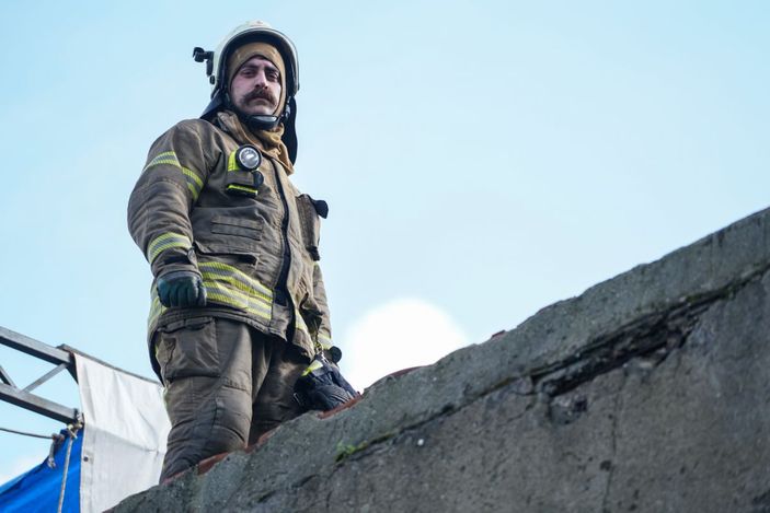 Fatih'te 2 katlı marangoz atölyesinde yangın -5