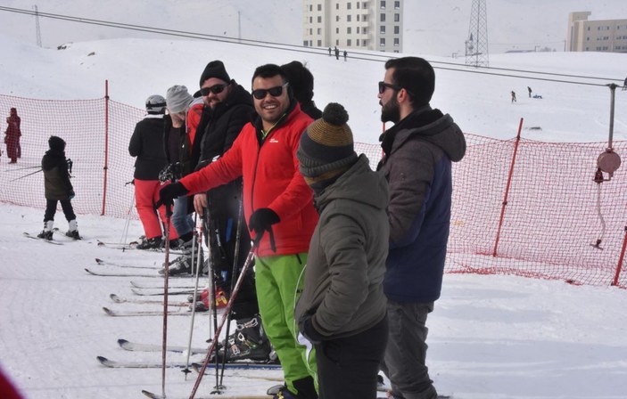 Bitlis’te kayak merkezleri açıldı, tatilciler akın etti -9