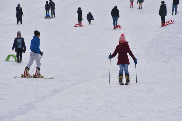 Bitlis’te kayak merkezleri açıldı, tatilciler akın etti -5