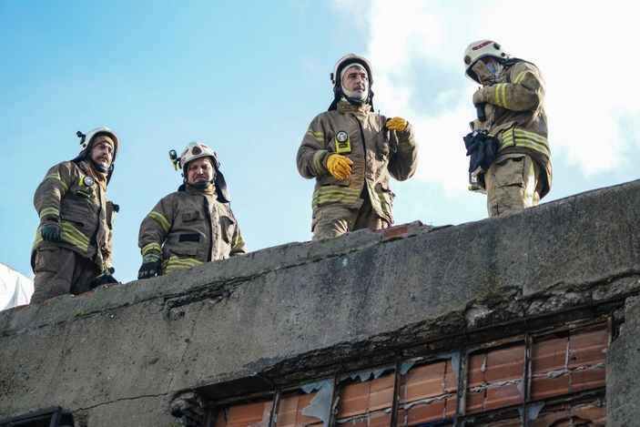 Fatih'te 2 katlı marangoz atölyesinde yangın -3