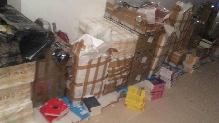 Pendik’te 11 bin 500 adet korsan kitap ele geçirildi -4
