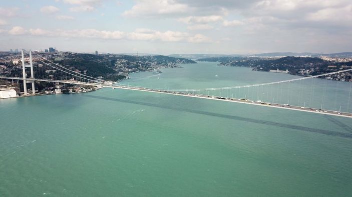 İstanbul Boğazı turkuaz rengine büründü