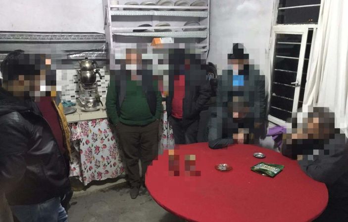 Evde kumar oynayan 31 kişiye 106 bin 516 lira ceza -4