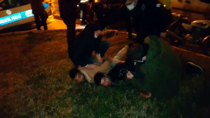 d Edirne'de havaya ateş açıp polisten kaçan 2 kişi yakalandı