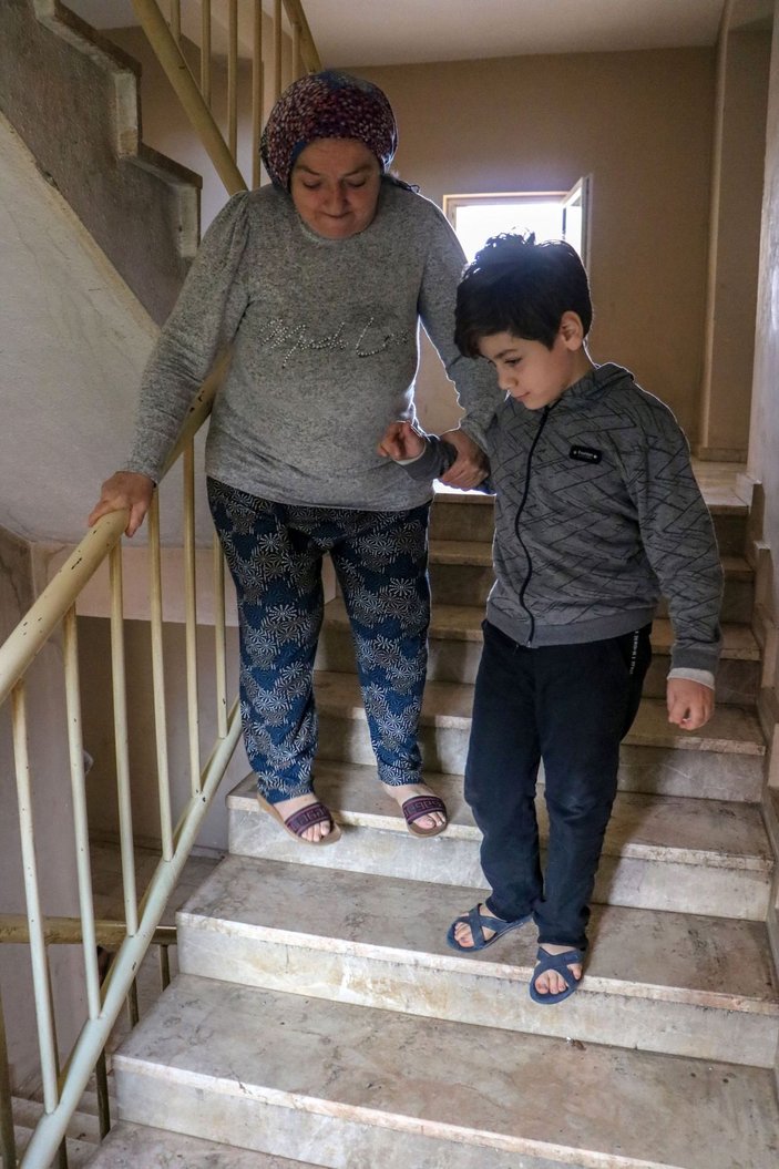 10 yaşındaki Atacan, annesinin hem eli hem ayağı -2