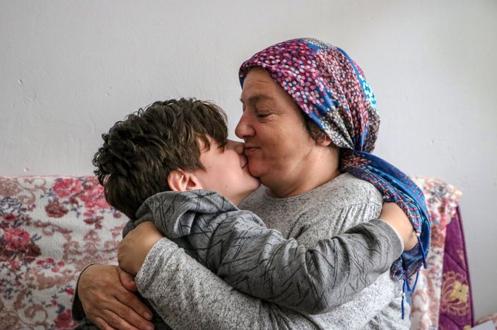 10 yaşındaki Atacan, annesinin hem eli hem ayağı -4