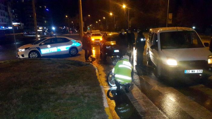 d Edirne'de havaya ateş açıp polisten kaçan 2 kişi yakalandı