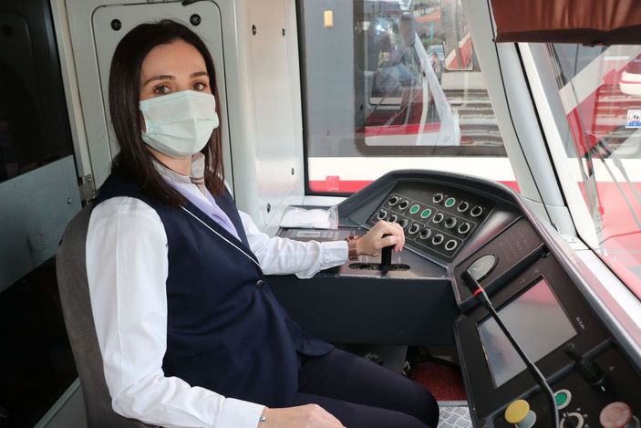 d Samsun'da bayılan yolcu raylara düştü