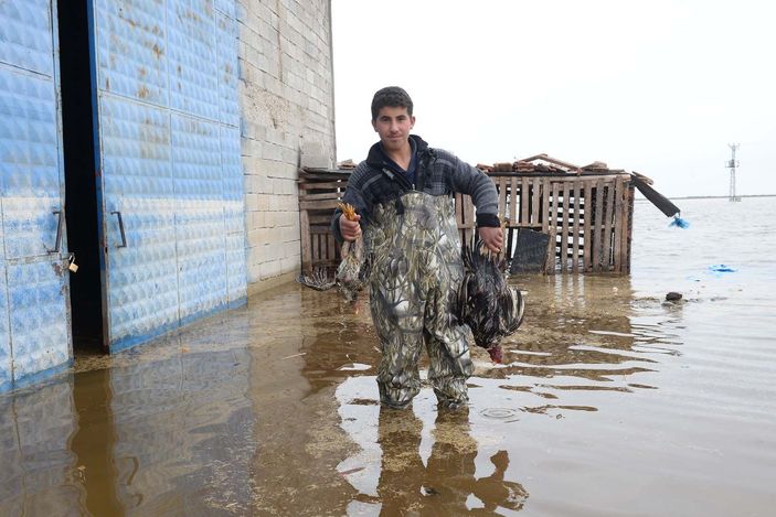 Hatay'da sağanağın ardından bazı tarla ve evler hala sular altında -1