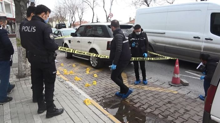 Avcılar'da iş adamına silahlı saldırı kamerada