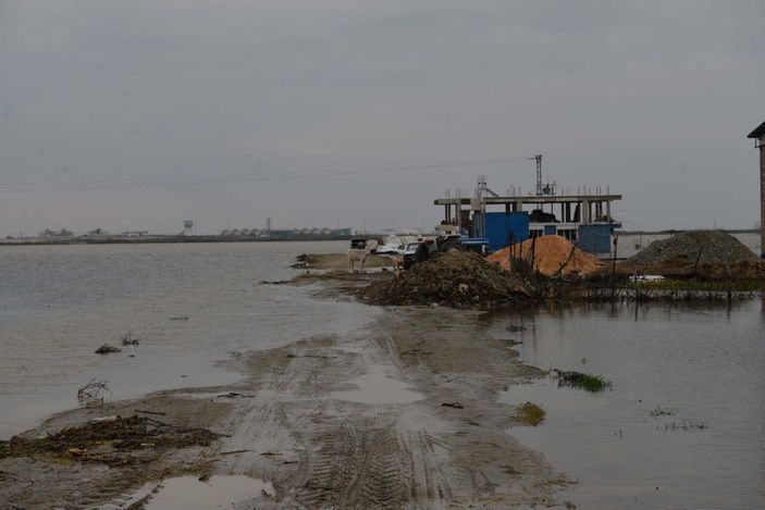 Hatay'da sağanağın ardından bazı tarla ve evler hala sular altında -7